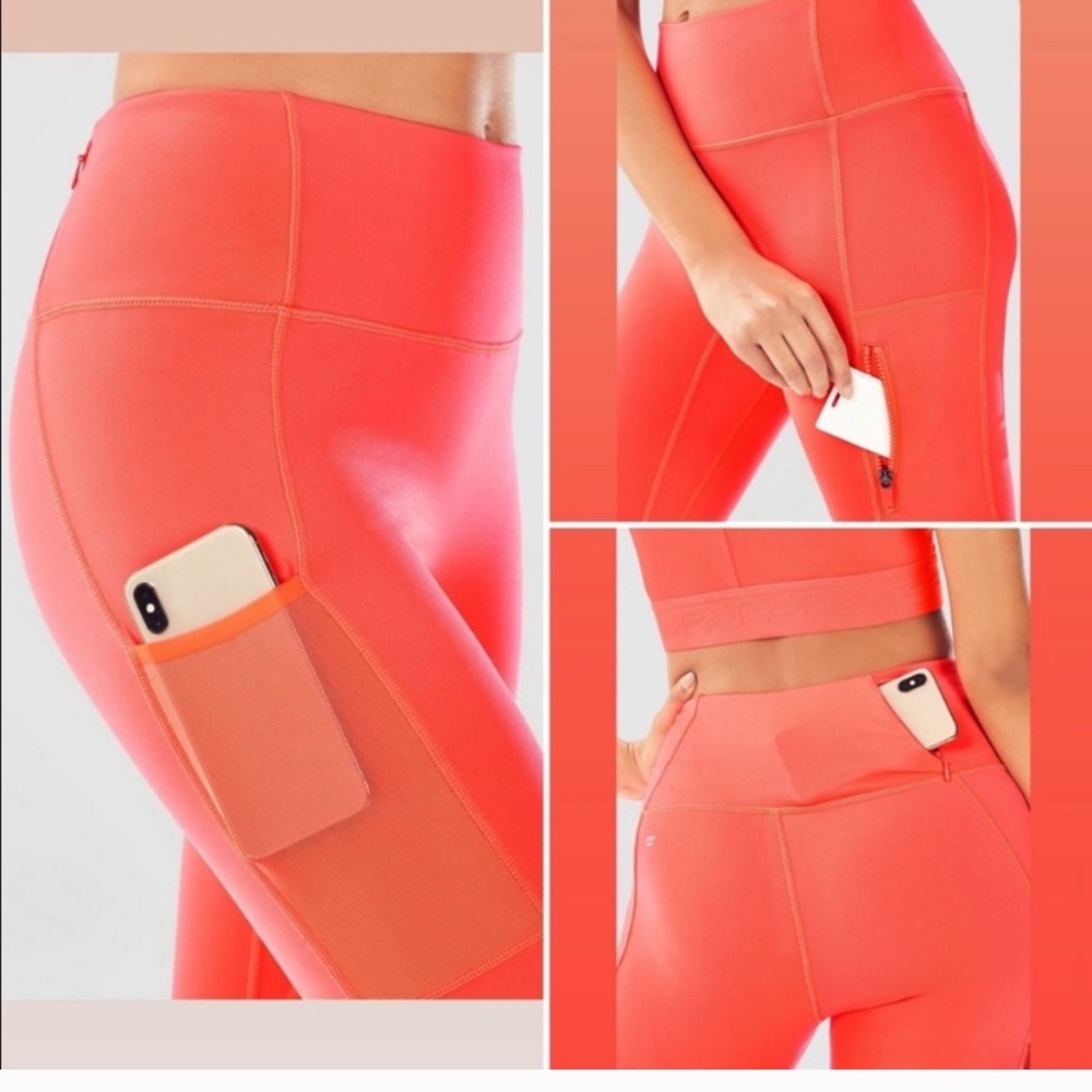 Fabletics Trinity Utility Legging And Pia Bra Set - image 4